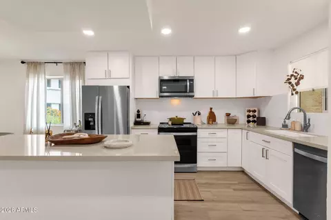Kitchen - 4150 E Cactus Rd #110, Phoenix, AZ 85032 photo 2 of 4