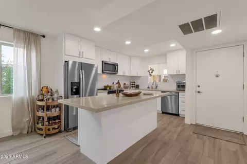 Kitchen - 4150 E Cactus Rd #110, Phoenix, AZ 85032 photo 4 of 4