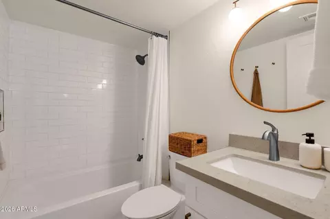 Bath - 4150 E Cactus Rd #110, Phoenix, AZ 85032 photo 1 of 2