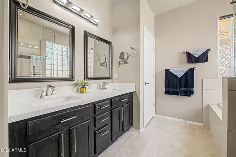 Bath - 4486 E Sundance Ct, Gilbert, AZ 85297 photo 2 of 4