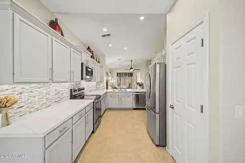 Kitchen - 4486 E Sundance Ct, Gilbert, AZ 85297 photo 2 of 3