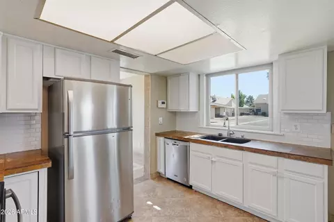 Kitchen - 2455 E Broadway Rd #8, Mesa, AZ 85204 photo 2 of 3