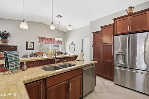 Kitchen - 4019 E Morrow Dr, Phoenix, AZ 85050 photo 4 of 4