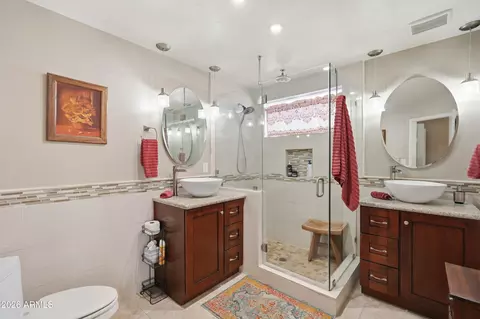 Bath - 4019 E Morrow Dr, Phoenix, AZ 85050 photo 1 of 3