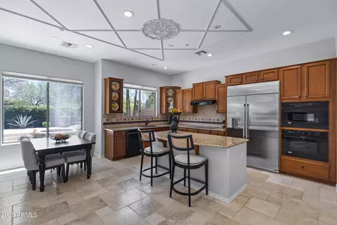 Kitchen - 3939 E Crest Ln, Phoenix, AZ 85050 photo 3 of 5