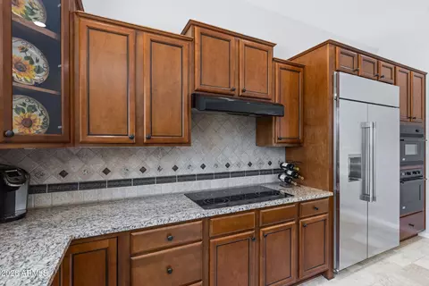 Kitchen - 3939 E Crest Ln, Phoenix, AZ 85050 photo 4 of 5