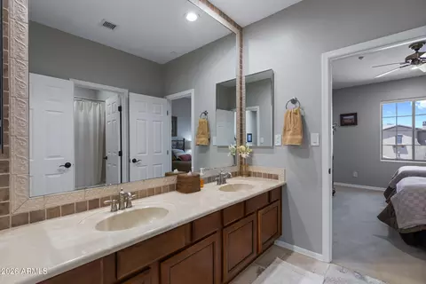Bath - 3939 E Crest Ln, Phoenix, AZ 85050 photo 5 of 6