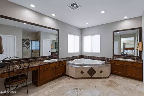 Bath - 3939 E Crest Ln, Phoenix, AZ 85050 photo 2 of 6