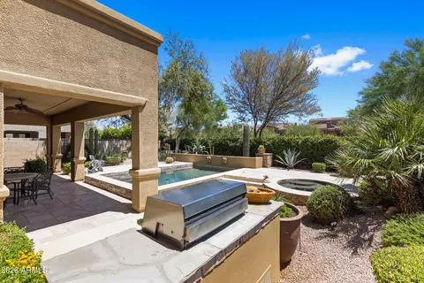 Exterior - 3939 E Crest Ln, Phoenix, AZ 85050 photo 6 of 11