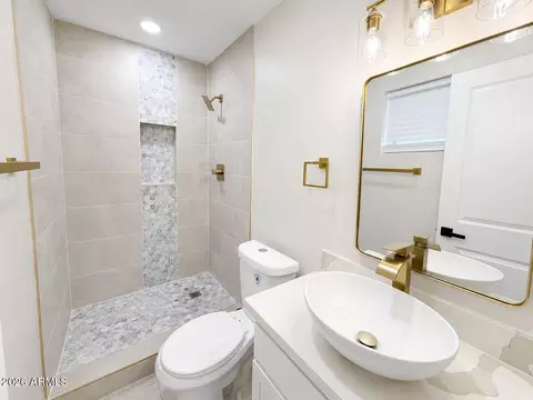 Bath - 3429 W Aster Dr, Phoenix, AZ 85029 photo 2 of 2