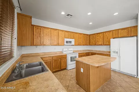 Kitchen - 1447 E Mia Ln, Gilbert, AZ 85298 photo 4 of 4