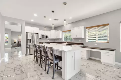 Kitchen - 10865 E Sentiero Ave, Mesa, AZ 85212 photo 6 of 7