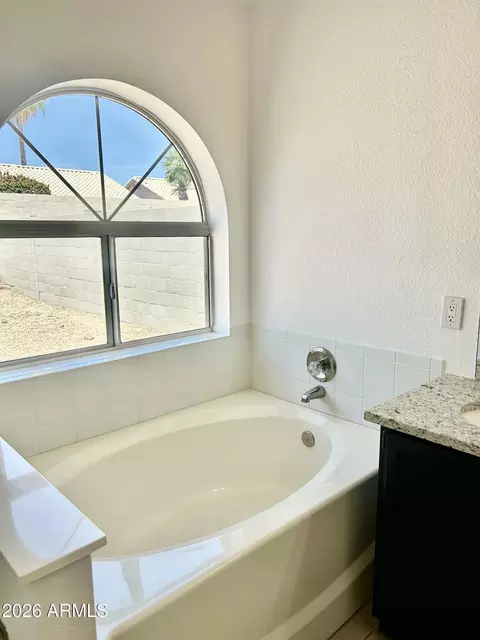 Bath - 108 W Behrend Dr, Phoenix, AZ 85027 photo 4 of 6