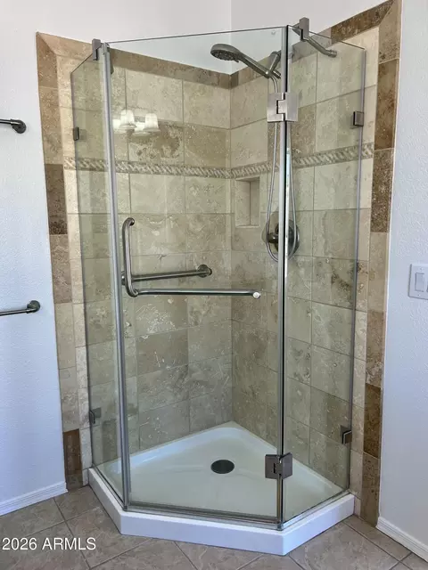 Bath - 108 W Behrend Dr, Phoenix, AZ 85027 photo 3 of 6