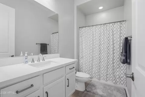 Bath - 2573 E Mayberry Ave, Gilbert, AZ 85297 photo 3 of 6