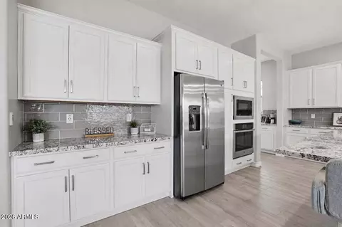 Kitchen - 2573 E Mayberry Ave, Gilbert, AZ 85297 photo 3 of 4