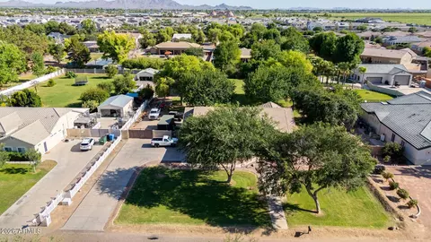 View/Area - 2141 E Melrose St, Gilbert, AZ 85297 photo 2 of 14
