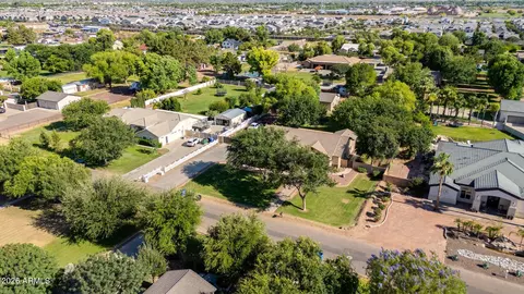 View/Area - 2141 E Melrose St, Gilbert, AZ 85297 photo 3 of 14