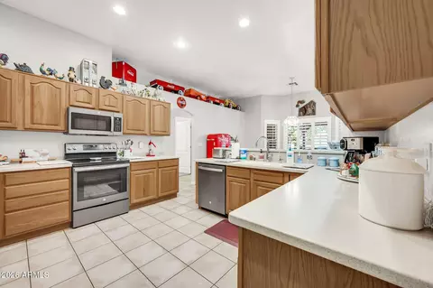 Kitchen - 2141 E Melrose St, Gilbert, AZ 85297 photo 4 of 5