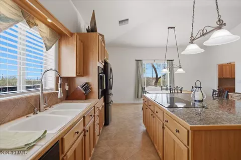 Kitchen - 10315 E Jensen St, Mesa, AZ 85207 photo 8 of 9