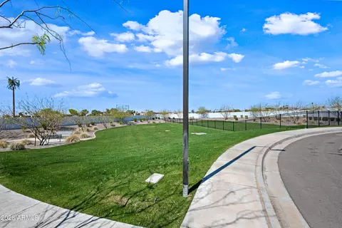 View/Area - 4607 S 23rd Way, Phoenix, AZ 85040 photo 6 of 16