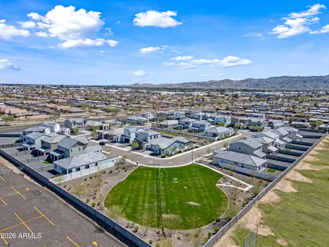 View/Area - 4607 S 23rd Way, Phoenix, AZ 85040 photo 14 of 16