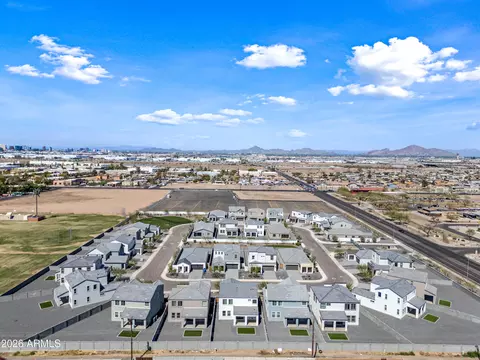 View/Area - 4607 S 23rd Way, Phoenix, AZ 85040 photo 11 of 16