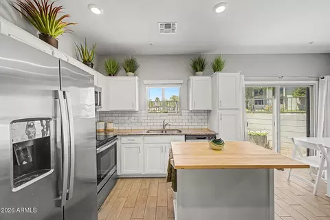 Kitchen - 8342 N 22nd Ln N, Phoenix, AZ 85021 photo 1 of 2