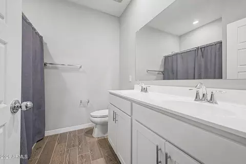 Bath - 8342 N 22nd Ln N, Phoenix, AZ 85021 photo 2 of 2