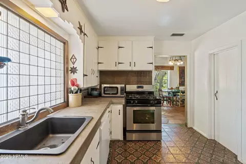 Kitchen - 34 W Pasadena Ave, Phoenix, AZ 85013 photo 2 of 3