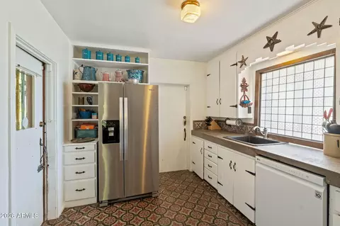 Kitchen - 34 W Pasadena Ave, Phoenix, AZ 85013 photo 1 of 3