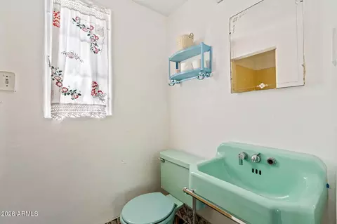 Bath - 34 W Pasadena Ave, Phoenix, AZ 85013 photo 1 of 3