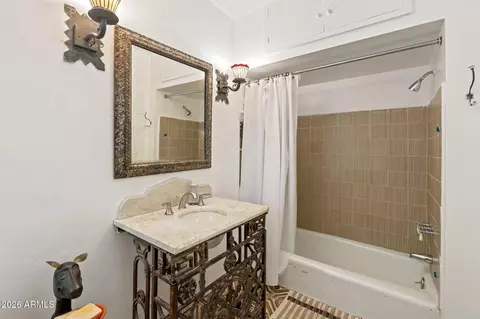 Bath - 34 W Pasadena Ave, Phoenix, AZ 85013 photo 2 of 2