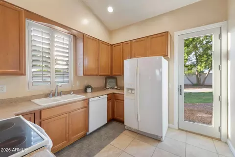 Kitchen - 88 E Toledo Ct, Gilbert, AZ 85295 photo 9 of 12