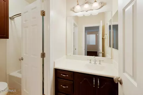 Bath - 88 E Toledo Ct, Gilbert, AZ 85295 photo 6 of 11