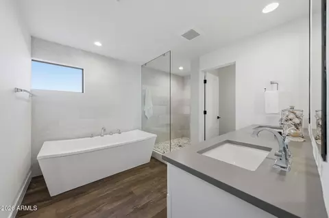 Bath - 2219 E Palmaire Ave, Phoenix, AZ 85020 photo 1 of 7