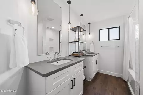 Bath - 2219 E Palmaire Ave, Phoenix, AZ 85020 photo 6 of 7