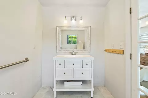 Bath - 4234 Earll Dr, Phoenix, AZ 85018 photo 4 of 7
