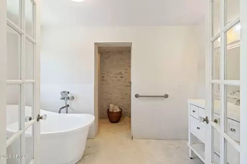 Bath - 4234 Earll Dr, Phoenix, AZ 85018 photo 2 of 7