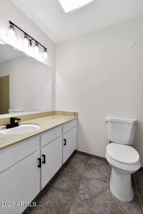 Bath - 217 N Tracy Rd, Pearce, AZ 85625 photo 6 of 7