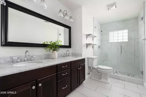 Bath - 5201 E Weldon Ave, Phoenix, AZ 85018 photo 4 of 5