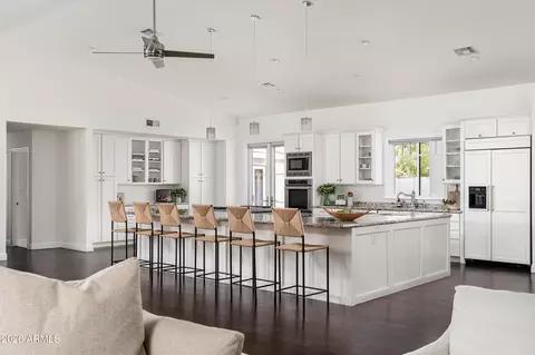 Kitchen - 5201 E Weldon Ave, Phoenix, AZ 85018 photo 5 of 7