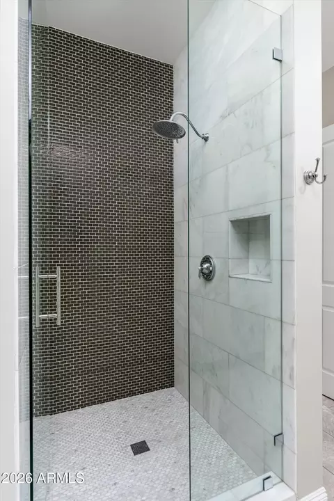 Bath - 5201 E Weldon Ave, Phoenix, AZ 85018 photo 3 of 5