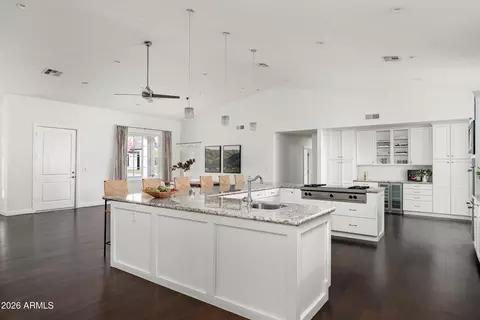 Kitchen - 5201 E Weldon Ave, Phoenix, AZ 85018 photo 4 of 7