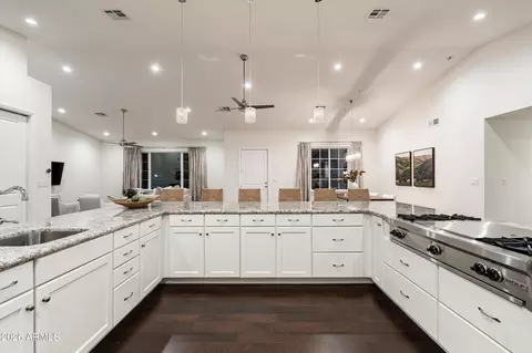 Kitchen - 5201 E Weldon Ave, Phoenix, AZ 85018 photo 7 of 7