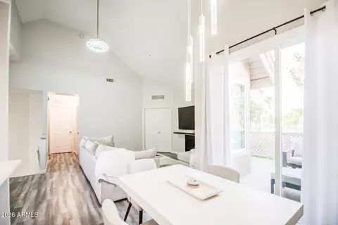 Dining - 1633 E Lakeside Dr #195, Gilbert, AZ 85234 photo 2 of 2