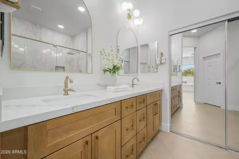 Bath - 3939 E Dubois Ave, Gilbert, AZ 85298 photo 2 of 5