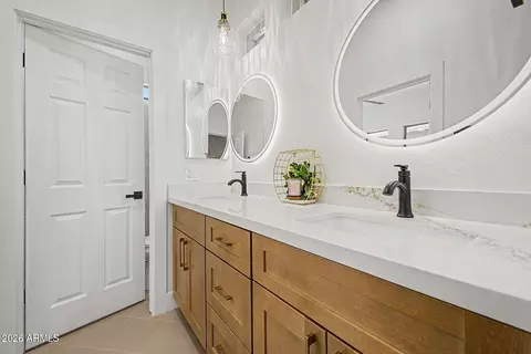 Bath - 3939 E Dubois Ave, Gilbert, AZ 85298 photo 4 of 5