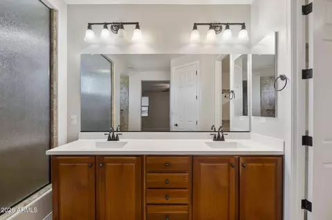 Bath - 5774 S Seton Ave, Gilbert, AZ 85298 photo 2 of 3