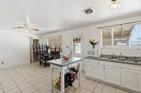 Kitchen - 4832 W Earll Dr, Phoenix, AZ 85031 photo 2 of 4